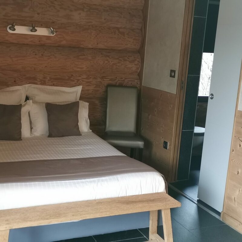 hipp chalets maramour chambre