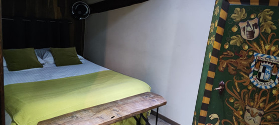 Chambre avec lit double Loft aux chalets Maramour. chambre double hotel chalet maramour